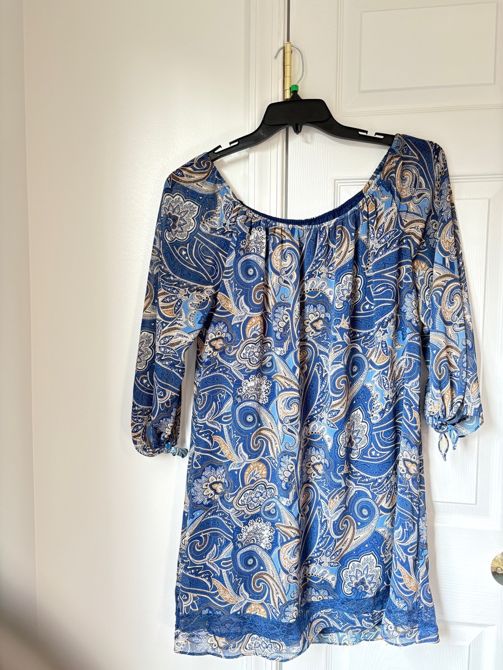 Alice + Olivia Blue Paisley Sleeveless Blouse with Gold Accents